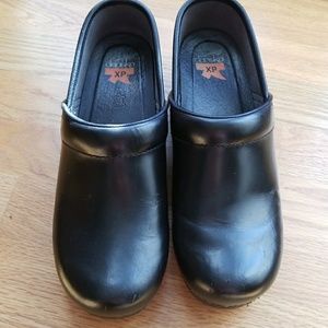Dansco XP black shoes